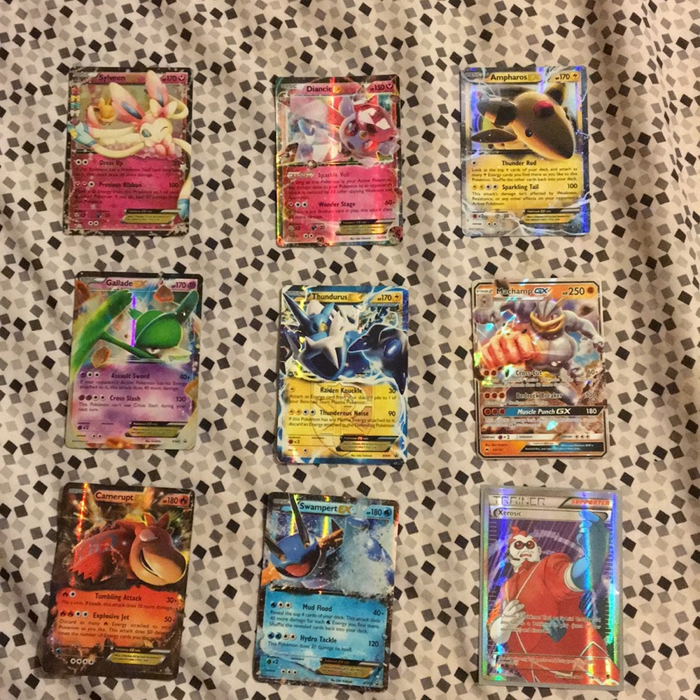 Several hundreds of Pokémon foil/holo cards